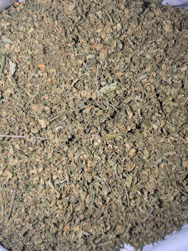 Skunk trim/shake